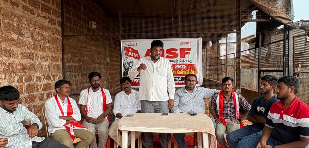ఉచిత పథకాలు కాదు.. ఉచిత విద్యను అందించాలి